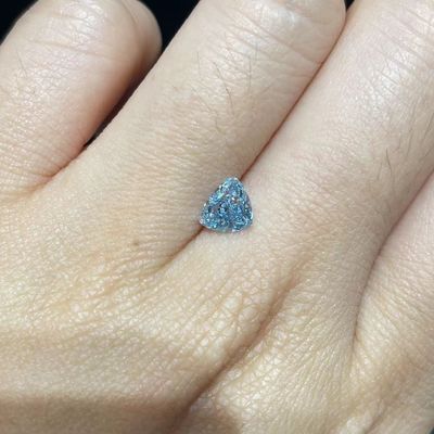 Phòng thí nghiệm 0,89 Carat đã tạo ra những viên kim cương màu Những viên kim cương nhân tạo màu xanh cắt hình tam giác
