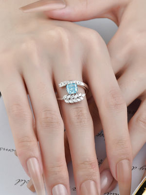 Nhẫn kim cương lạ mắt có độ rõ nét cao Nhẫn cưới cắt đệm màu xanh