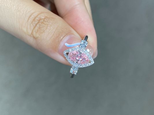 Nhẫn kim cương màu hồng nhạt lạ mắt 0,95ct Kim cương vàng trắng 18k VS2 được IGI chứng nhận