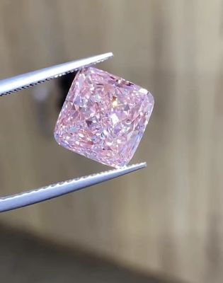 Phòng thí nghiệm đã tạo ra những viên kim cương tổng hợp lỏng lẻo có màu 6CT Pink Cushion Cut Diamond