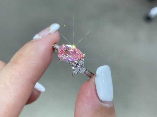 Đám kim cương màu hồng và trắng 1.5ct làm từ phòng thí nghiệm người lớn kim cương tổng hợp với 18K vàng trắng