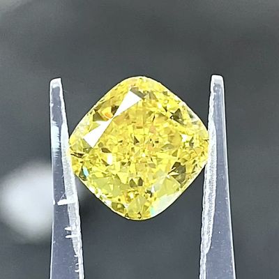 0.55ct Xây dựng trong phòng thí nghiệm vàng kim cương hình vuông đệm hình dạng sang trọng màu vàng sống động IGI chứng nhận
