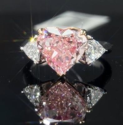 Nhạc kim cương màu hồng 4.03ct Three Stone Style