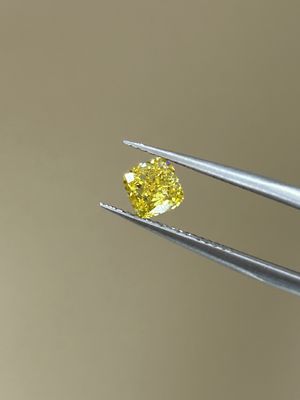Phòng thí nghiệm Cushion Diamonds IGI Certified Diamonds Lab Created Yellow Diamonds HPHT
